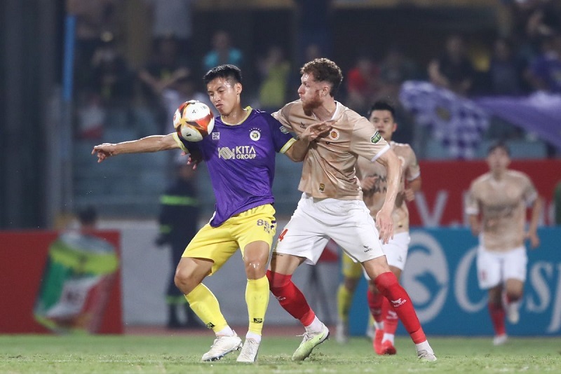 ha-noi-fc-toang-chim-day-bang-xep-hang-khien-bau-hien-bat-luc-5-tran-thua-lien-tiep-tren-moi-mat-tran